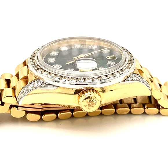 SOLD 18K Yellow Gold Oyster Perpetual Datejust 🖤 - Picture 5 of 11